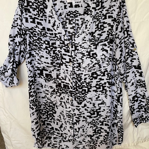 Button down black/white blouse - Picture 3 of 4